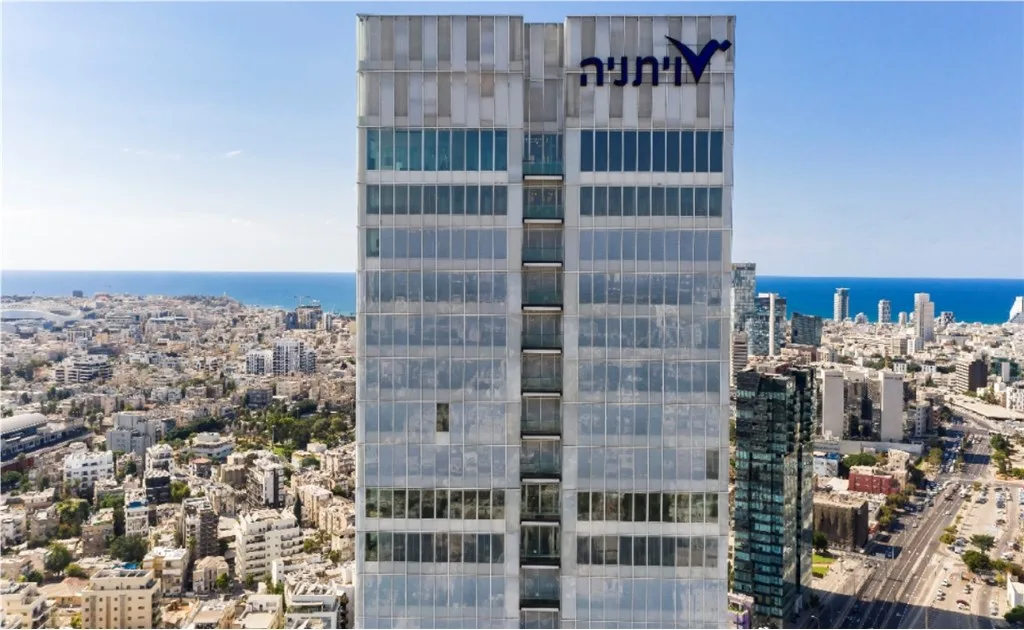 חלל עבודה פתוח ומואר במתחם Mindspace